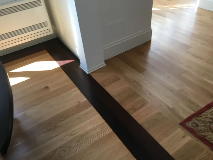 Suelo de madera con cenefa